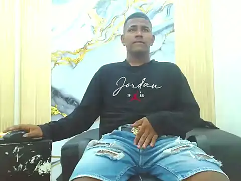 StraightBigCockk online show from November 9, 2025, 2:04 am