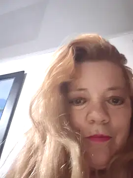 karlaanqui1 online show from April 7, 2026, 10:28 am