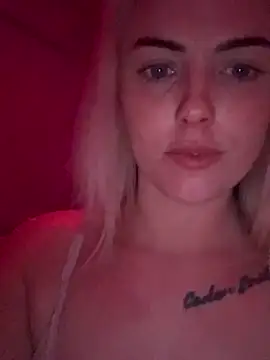 Snapshot of Bonnie-Blonde chatting on November 9, 2025, 5:39 pm Bonnie-Blonde online show from November 9, 2025, 5:39 pm