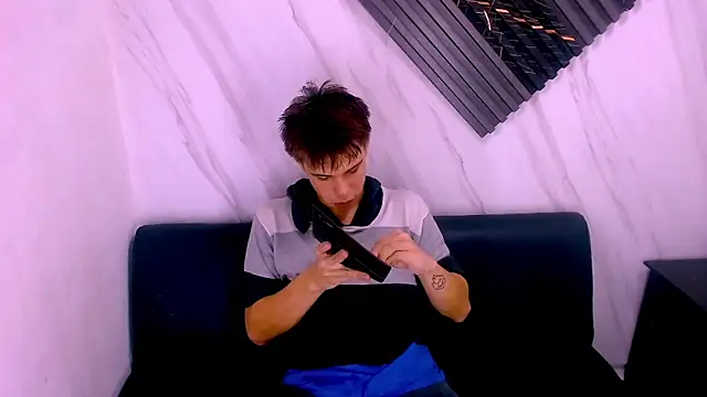 Liam York  online show from April 8, 2026, 4:25 am