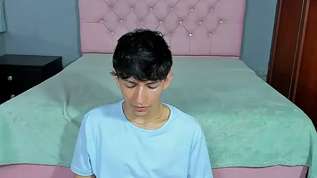 ElanGiraldo online show from January 9, 2026, 10:06 pm