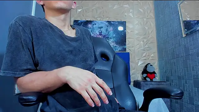 ElanGiraldo online show from June 11, 2026, 11:24 pm