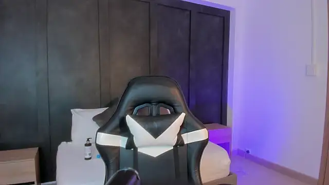 Snapshot of alissongirl_ chatting on February 18, 2026, 7:10 pm alissongirl online show from February 18, 2026, 7:10 pm