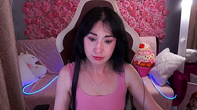 Snapshot of CarolinaaFoxyyy chatting on May 18, 2026, 6:45 pm CarolinaaFoxyyy online show from May 18, 2026, 6:45 pm