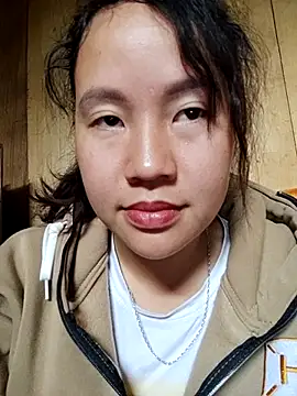 Snapshot of yelow-bee chatting on November 10, 2025, 3:55 am yelow-bee online show from November 10, 2025, 3:55 am