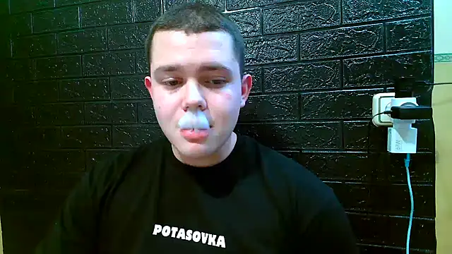 Snapshot of CuteButNaughty_ chatting on December 22, 2025, 8:31 pm CuteButNaughty online show from December 22, 2025, 8:31 pm