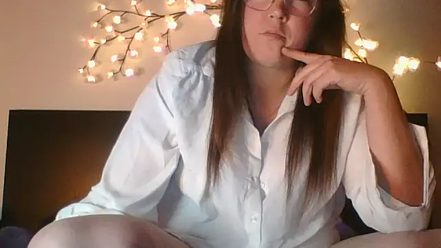 Persephone CH off online show from November 23, 2025, 8:19 pm