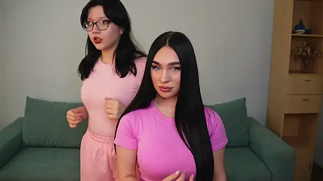 MonnieDeman online show from November 10, 2025, 5:18 pm