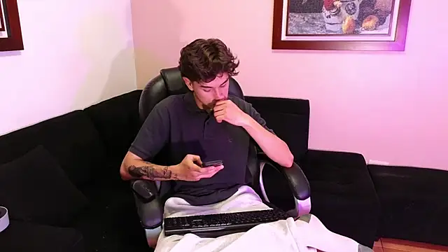 Snapshot of Derekswan chatting on June 12, 2026, 1:58 am Derekswan online show from June 12, 2026, 1:58 am