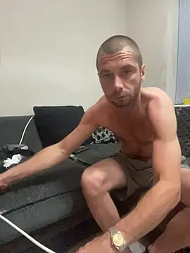 Kinkycouple142 online show from May 25, 2026, 8:40 pm