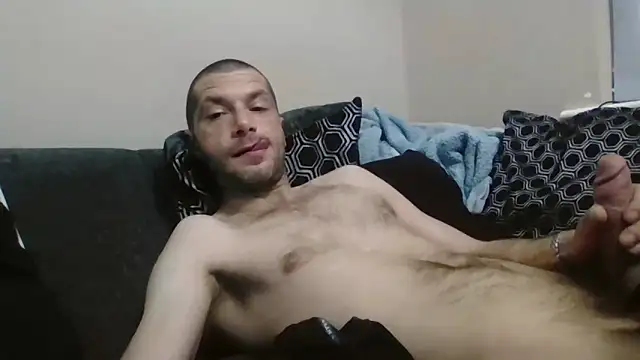 Kinkycouple142 online show from May 9, 2026, 8:23 pm