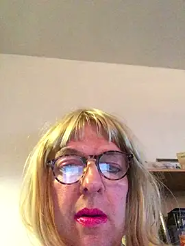 simone xdressing online show from January 5, 2025, 2:30 pm