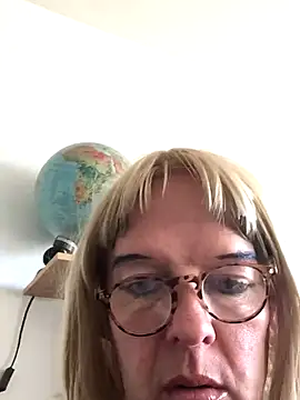 simone xdressing online show from September 14, 2025, 8:59 am