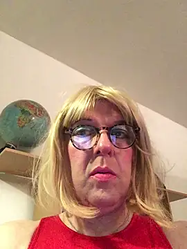 simone xdressing online show from February 26, 2025, 12:30 am