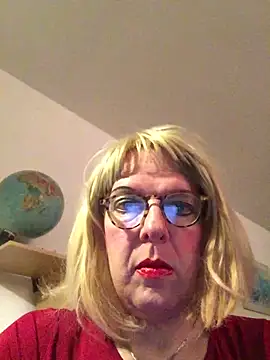 simone xdressing online show from November 2, 2025, 1:32 am