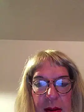 Snapshot of simone_xdressing chatting on June 16, 2026, 11:38 pm simone xdressing online show from June 16, 2026, 11:38 pm