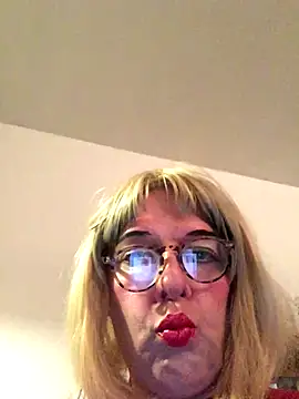 simone xdressing online show from October 26, 2025, 12:22 am