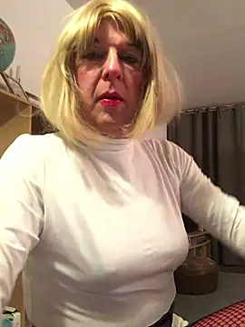 simone xdressing online show from February 8, 2026, 12:30 am