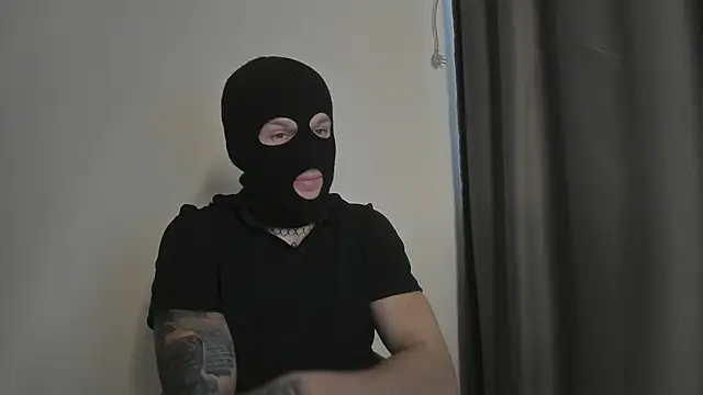 Snapshot of Huntall77 chatting on November 12, 2025, 7:23 am Huntall77 online show from November 12, 2025, 7:23 am