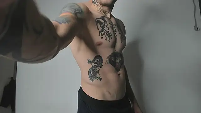 Snapshot of Huntall77 chatting on November 15, 2025, 6:45 pm Huntall77 online show from November 15, 2025, 6:45 pm