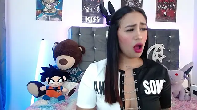 lunabritton1 online show from March 1, 2026, 4:45 am