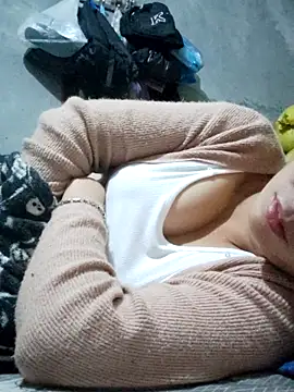 vangkt-cute online show from November 19, 2025, 5:51 am