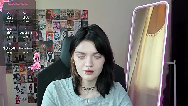 Snapshot of EmmaDarkk chatting on November 13, 2025, 7:34 am EmmaDarkk online show from November 13, 2025, 7:34 am