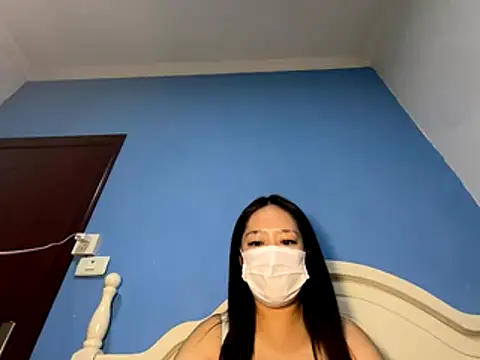 Snapshot of Lily-888 chatting on November 12, 2025, 12:20 pm Lily-888 online show from November 12, 2025, 12:20 pm