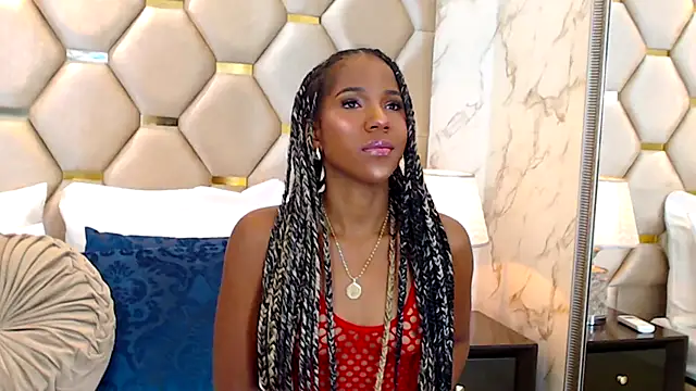 Snapshot of SienaVoss chatting on November 24, 2025, 12:16 pm SienaVoss online show from November 24, 2025, 12:16 pm