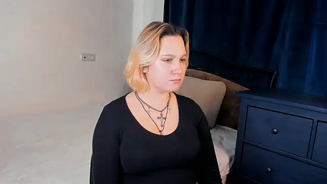 Snapshot of SecretVenom chatting on November 18, 2025, 8:06 am SecretVenom online show from November 18, 2025, 8:06 am