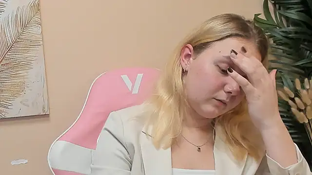 Snapshot of RachealFeigel chatting on November 11, 2025, 3:40 pm RachealFeigel online show from November 11, 2025, 3:40 pm