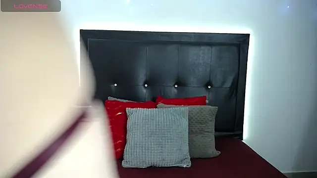 perla stone 20 online show from January 5, 2026, 6:44 pm