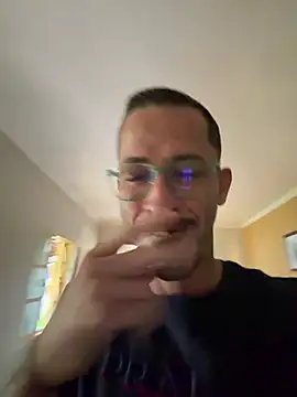 Lucasjandre online show from April 18, 2026, 10:17 am