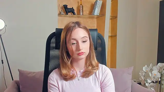 Snapshot of ReinaHenslin chatting on November 11, 2025, 8:31 am ReinaHenslin online show from November 11, 2025, 8:31 am