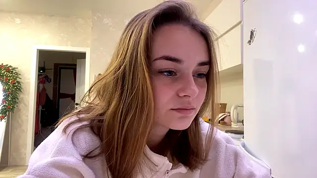 GeralynChiszar online show from December 20, 2025, 4:15 am