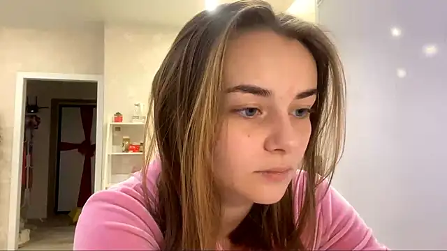 GeralynChiszar online show from December 16, 2025, 6:39 am