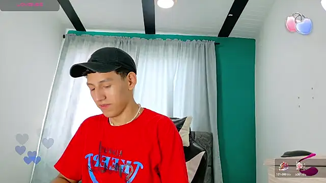 FelipeGonzalezz online show from November 23, 2025, 7:13 pm