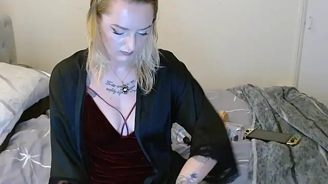 Snapshot of Tatted_emi chatting on November 12, 2025, 7:18 pm Tatted emi online show from November 12, 2025, 7:18 pm