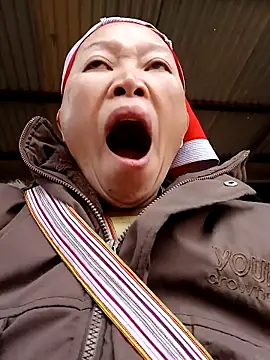 girl-hot2x online show from February 19, 2026, 1:46 am