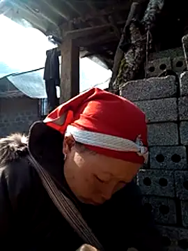 girl-hot2x online show from December 1, 2025, 3:40 am