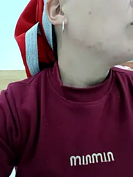 girl-hot2x online show from January 15, 2026, 1:03 pm