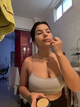 Mia Tylorr online show from April 7, 2026, 8:43 pm