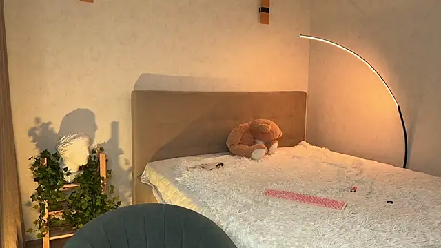 Snapshot of Miss_MiaMi chatting on December 20, 2025, 1:19 am Miss MiaMi online show from December 20, 2025, 1:19 am