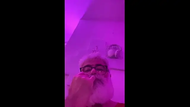 LeatherSdaddy online show from April 19, 2026, 1:06 am