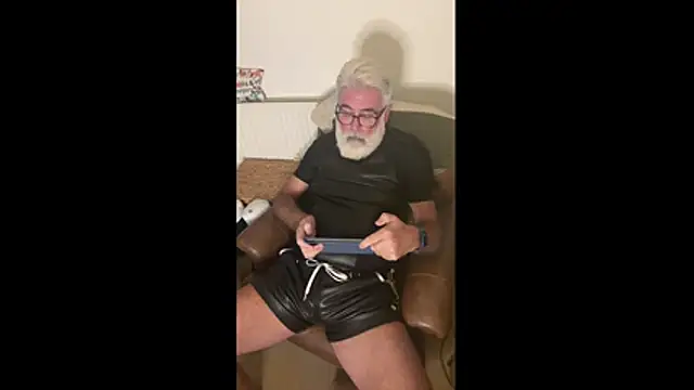 LeatherSdaddy online show from December 1, 2025, 7:04 pm