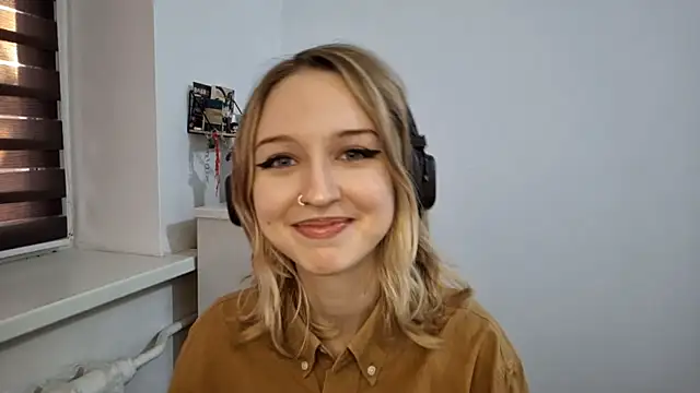 Snapshot of SilvanaKelson chatting on November 11, 2025, 10:32 am SilvanaKelson online show from November 11, 2025, 10:32 am