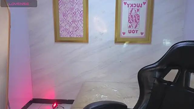 Snapshot of Violetta_jhonson_a chatting on June 18, 2026, 9:14 am Violetta jhonson a online show from June 18, 2026, 9:14 am