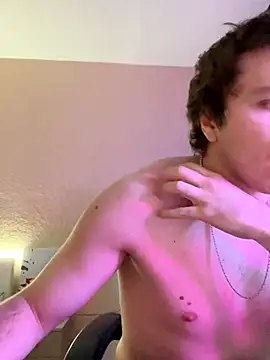 Snapshot of Gusman112 chatting on December 1, 2025, 9:59 pm Gusman112 online show from December 1, 2025, 9:59 pm