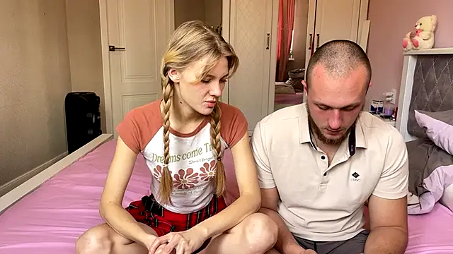 Daisy Couple online show from December 14, 2025, 9:15 am