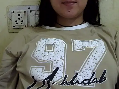 Anika Singh online show from April 20, 2026, 10:29 am